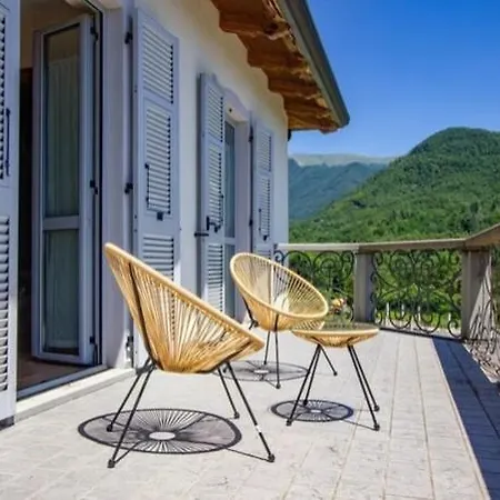 - Luxury Lunigiana Private Swimming Pool- Bagnone